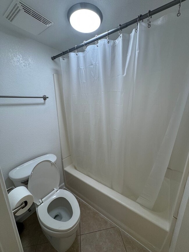 Building Photo - 2-Bedroom Condo in Prime Mesa Location!