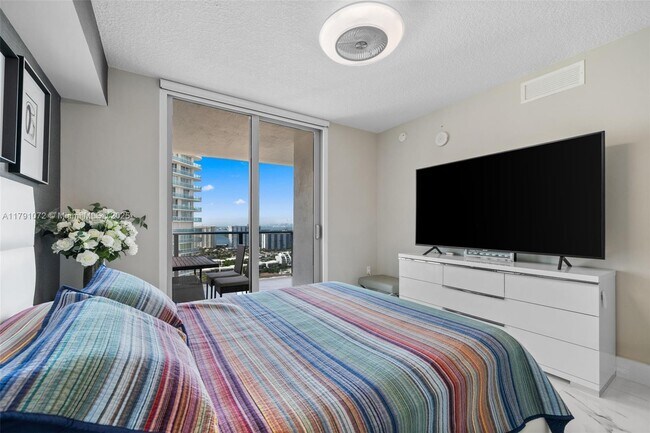 Building Photo - 300 Sunny Isles Blvd