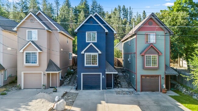 Primary Photo - Downtown / Peaceful Valley 2 Bed 2 Bath ho...