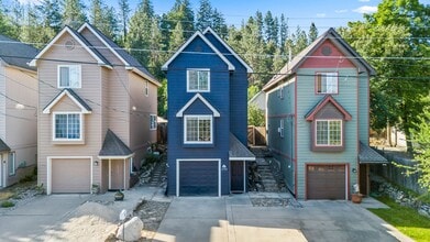 Building Photo - Downtown / Peaceful Valley 2 Bed 2 Bath ho...