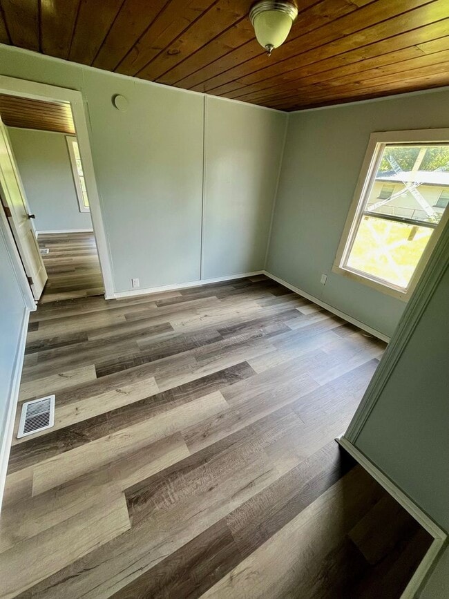 Building Photo - Beautifully Remodeled Lakeland 3BR/1BA Hom...