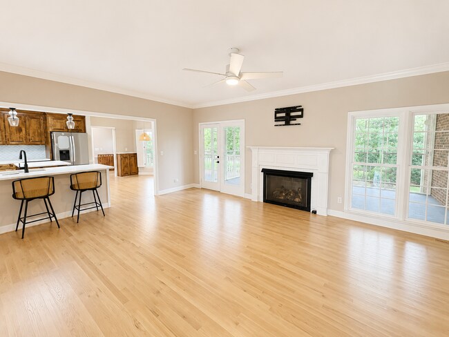 Building Photo - 202 Mallowrose Ln
