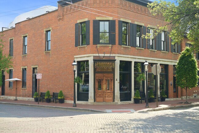Building Photo - 396 E Mithoff St