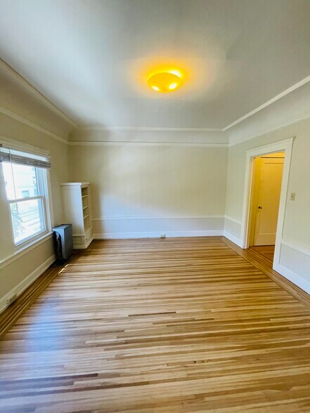 Building Photo - 250 Irving St