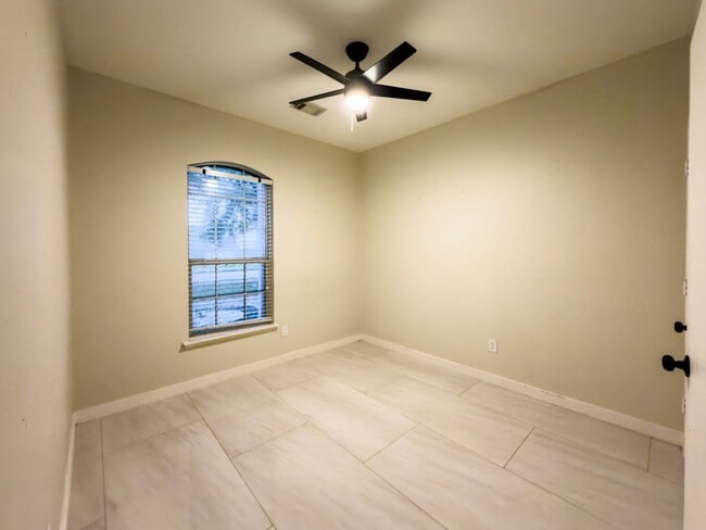 Building Photo - 2243 Rocky Hollow Ln