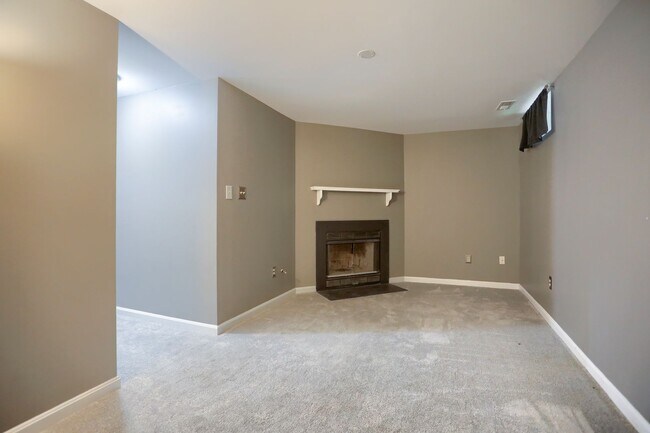 Building Photo - 618 Milford Ct