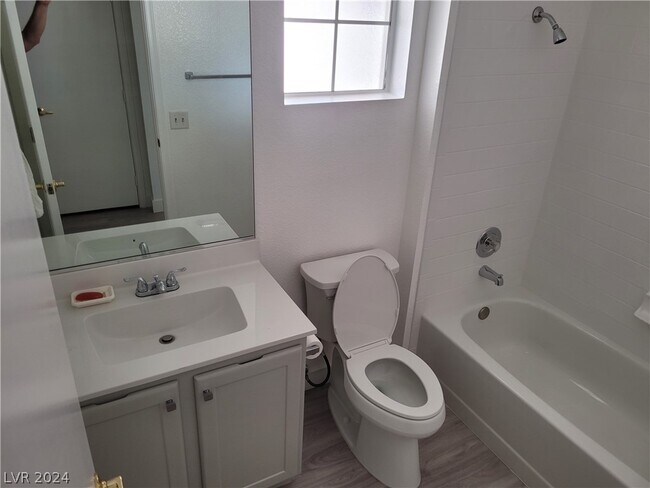 Building Photo - 9605 Sundial Dr