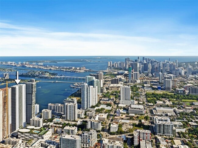 Building Photo - 700 NE 24th St