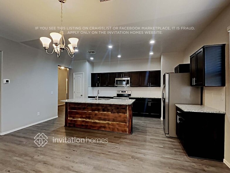 Building Photo - 3019 W Jessica Ln