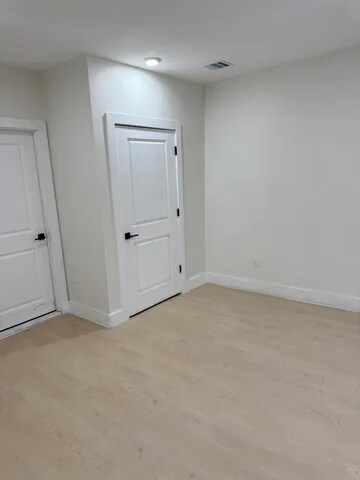 Building Photo - 466 Avon Ave