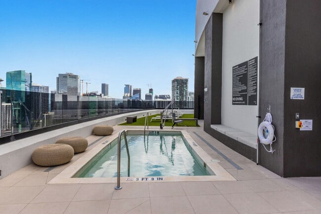 Building Photo - 225 N Miami Ave