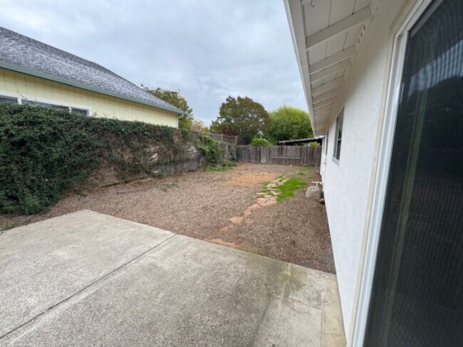 Building Photo - Beautiful 4 Bedroom House Available Now!