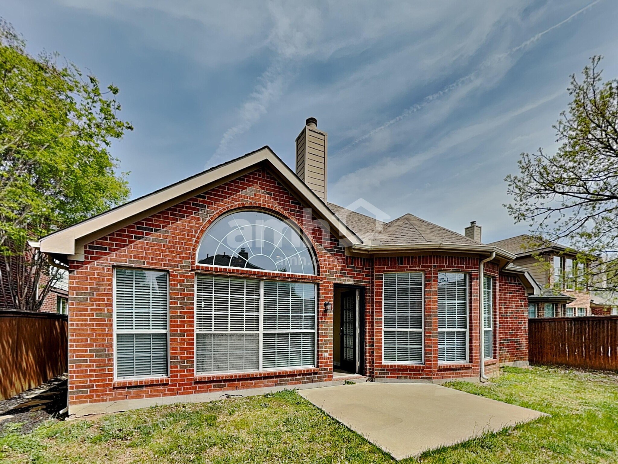 Building Photo - 1310 Golf Club Dr