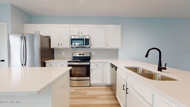 Building Photo - 604 Windsurfing Ln