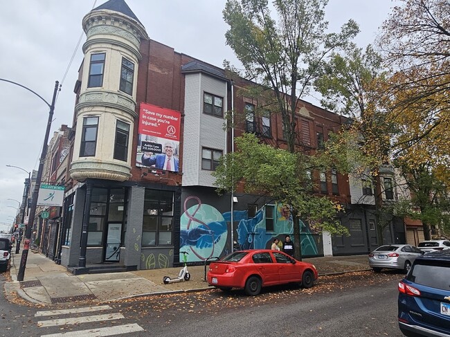 Building Photo - 2325 W North Ave