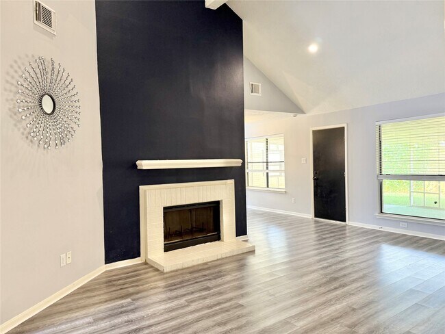 Primary Photo - 4411 Ireland Ln