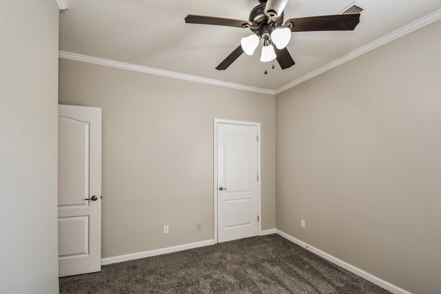 Building Photo - 120 Penny Ln