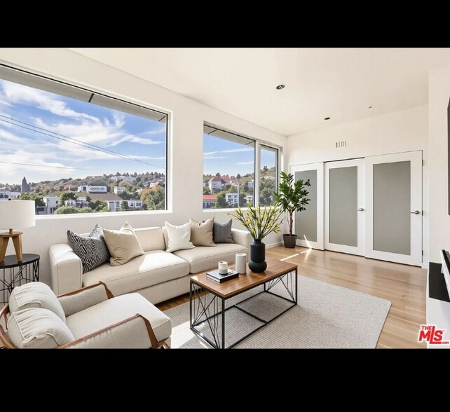 Building Photo - 1610 Viewmont Dr