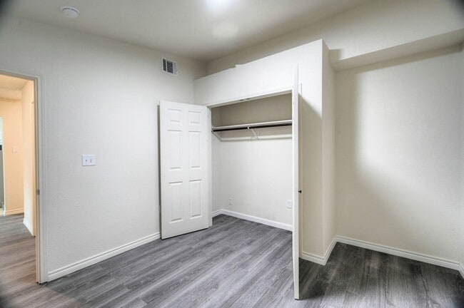 Building Photo - 9574 Darkwood St