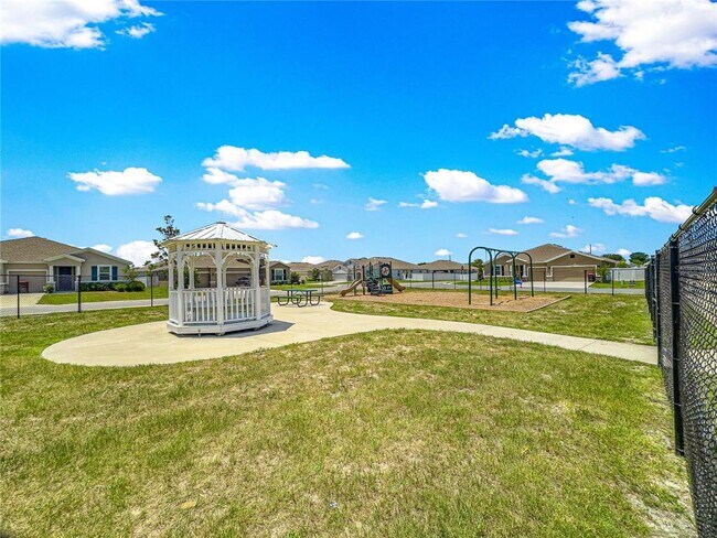 Building Photo - 8142 SW 59th Ave