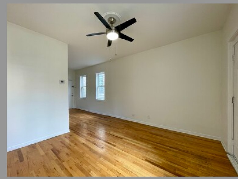 Building Photo - 2219 N Hoyne Ave