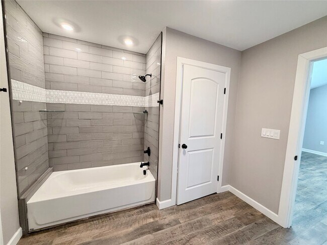 Building Photo - 710 N Rusk St