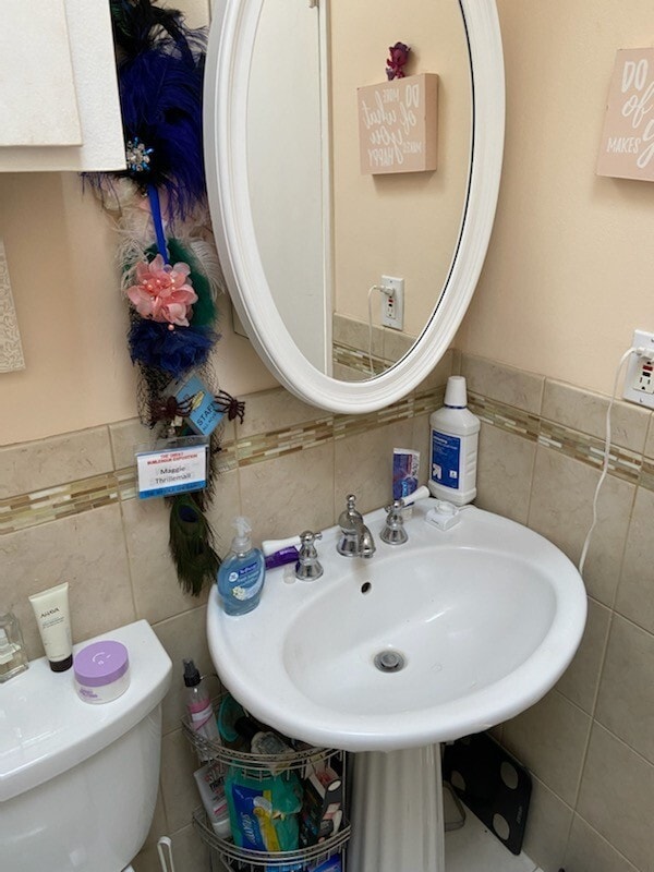 Master Half Bath - 423 Pier Ave