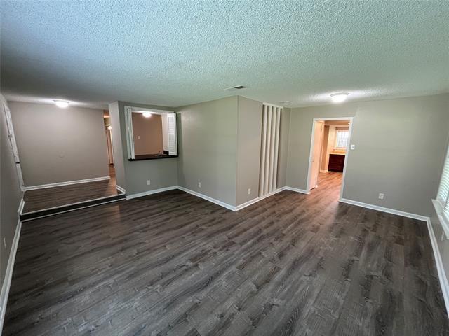 Building Photo - 10 Merrie Cir