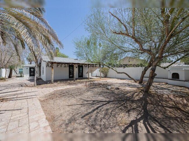 Building Photo - 1429 E Palm Ln