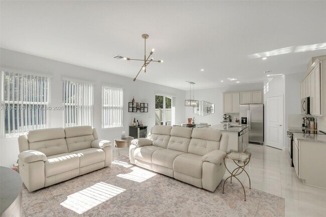 Building Photo - 1827 Lake Cove Dr