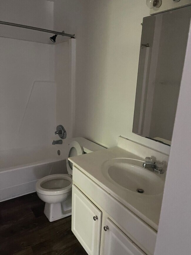 Building Photo - Modern 2-Bed, 1-Bath Oasis with Central Ai...