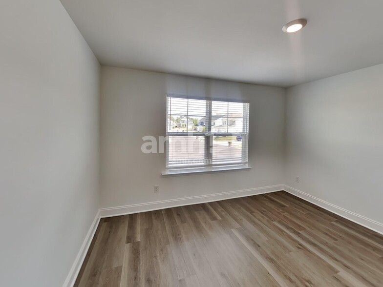 Building Photo - 2108 Williamshire Ln