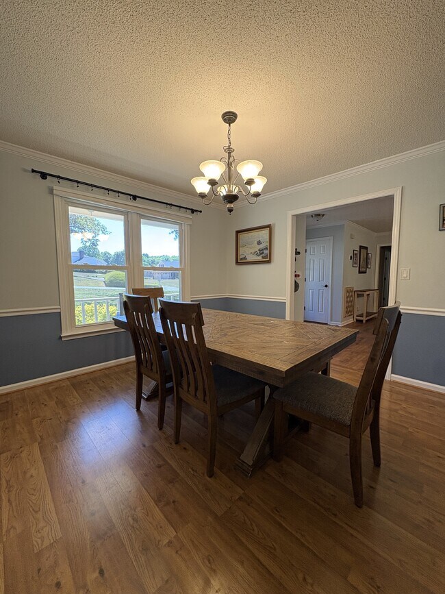 Building Photo - 321 N Valley View Dr