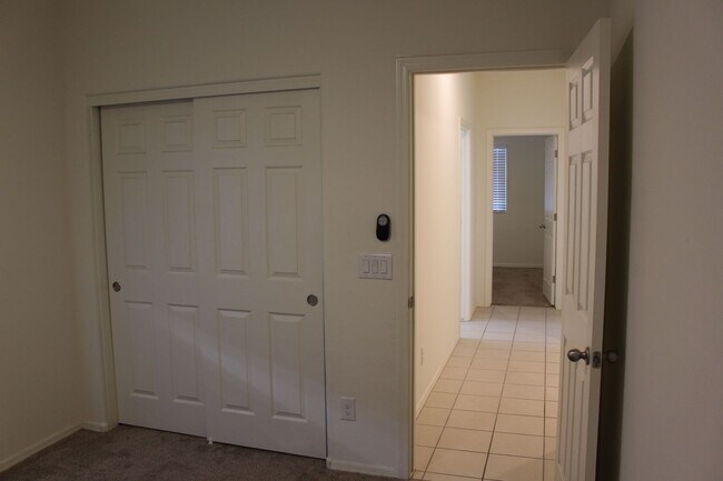 Building Photo - 250 W Kona Dr