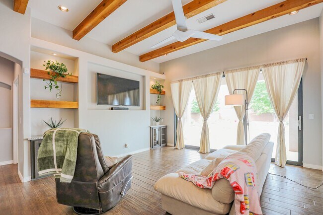 Building Photo - Beautiful 4 bedroom home with 3 Car Garage