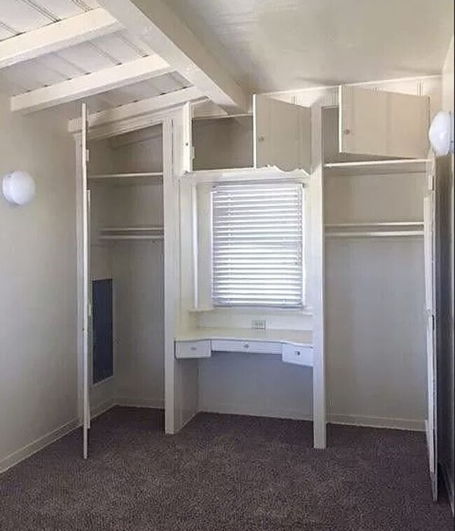 Building Photo - Charming downtown home