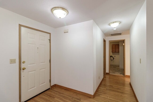 Building Photo - 15213 NE 44th St