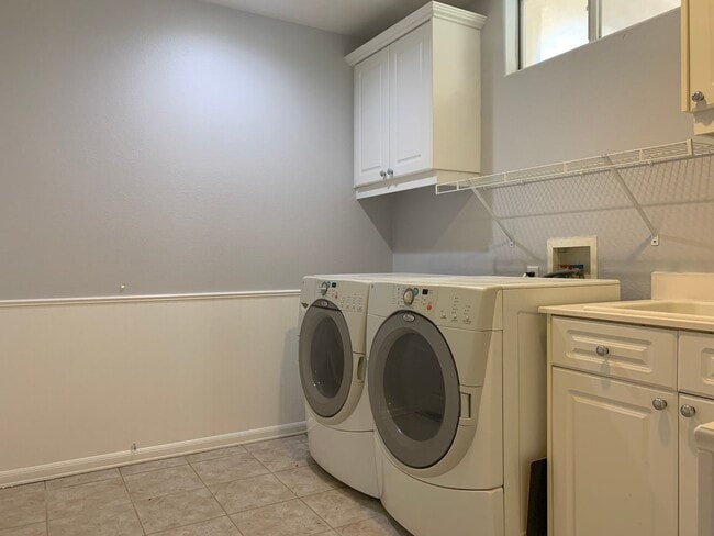 Building Photo - Lovely La Paloma Home For Lease