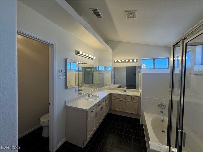 Building Photo - 4811 Carefree Dr