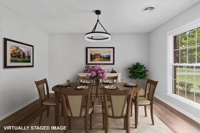 Building Photo - 204 Lake Cir Dr