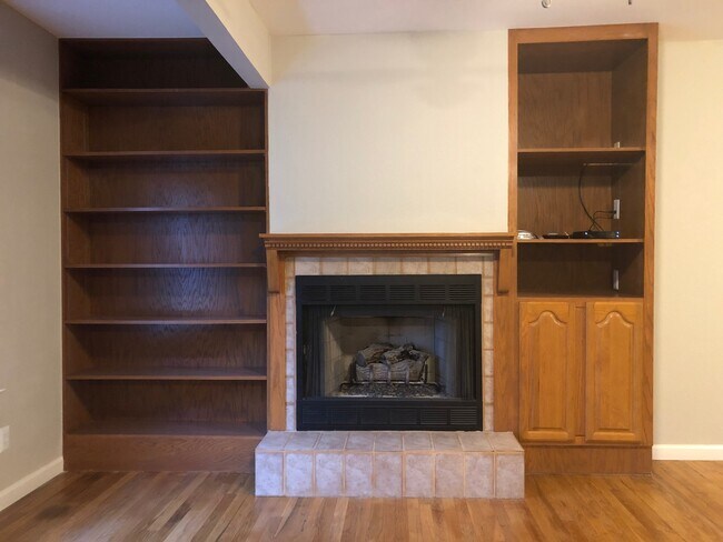 Building Photo - 4 Bedroom / 2.5 Baths / 2 Car Garage with ...