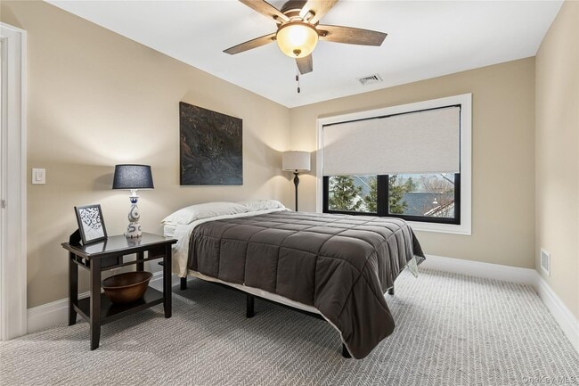 Building Photo - 55 S Phillips Ave