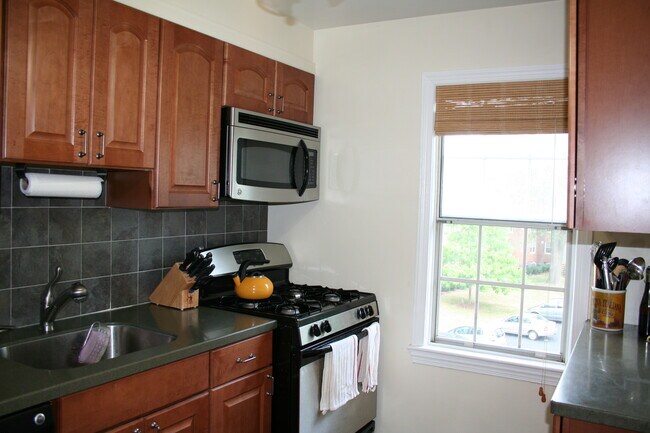 Kitchen - 6731 W Wakefield Dr