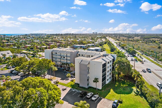 Building Photo - 1605 S US Hwy 1