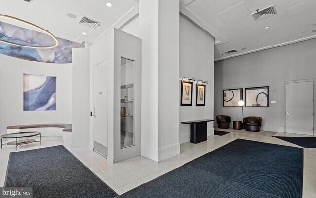 Building Photo - 309 Holland Ln