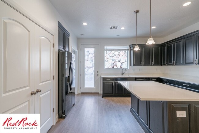 Building Photo - St. George 3 Bedroom Single-Level Home–$30...