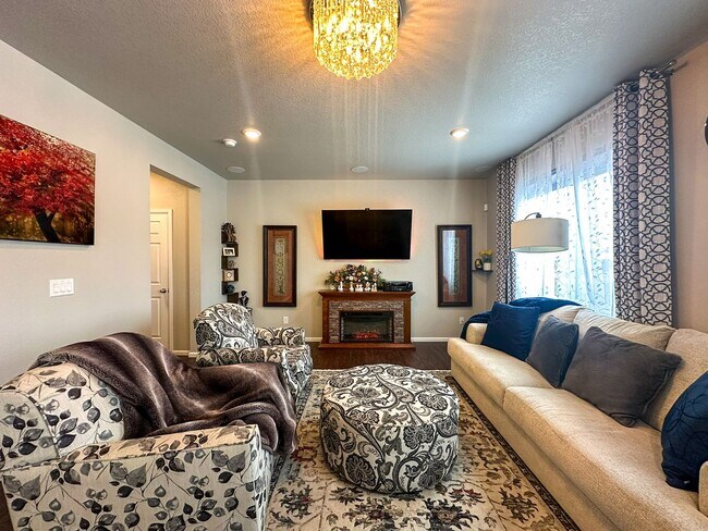 Building Photo - Meadowlark serene 4bd retreat