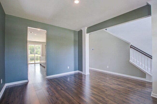 Building Photo - 2732 Harmony Lake Dr