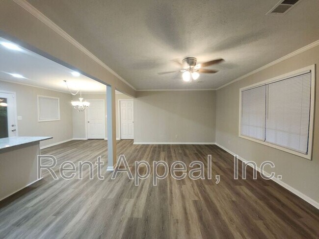 Building Photo - 2830 Knollview Dr