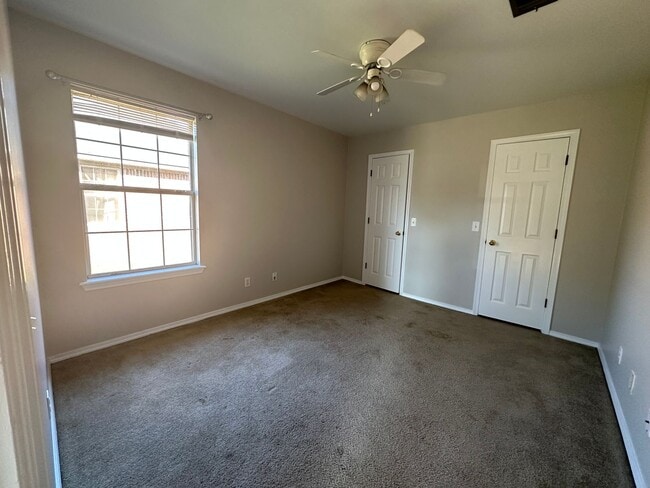 Building Photo - Welcome to this charming 3-bedroom, 2-bath...